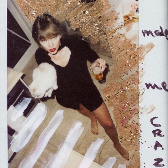 Taylor Swift New Year’s Day friendship bracelet - Picture 2 of 2